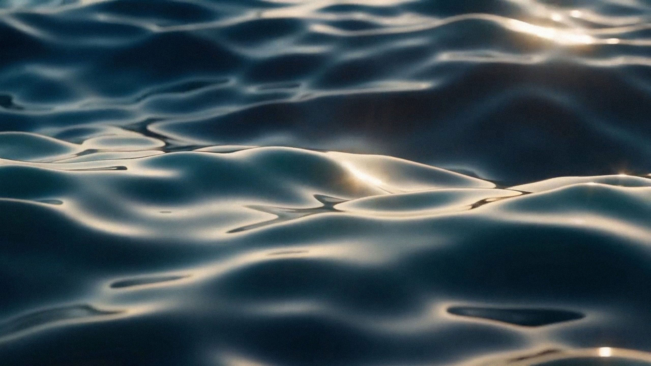 Surface d'eau sombre, matière de la direction artistique Arkans