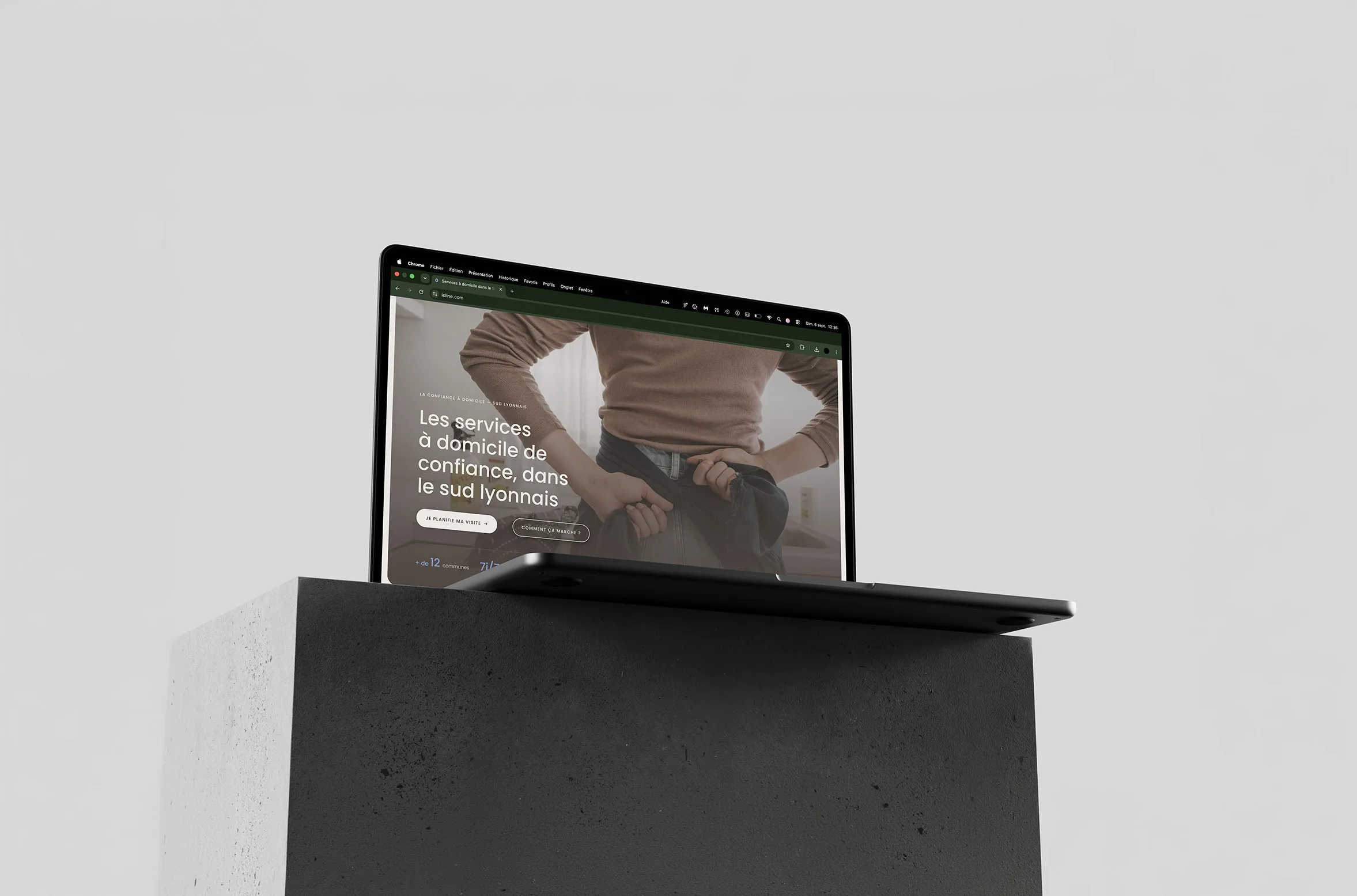 Site d'ICLINE affiché sur un ordinateur portable